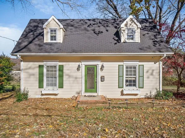 816 Peach Dr, Livingston, TN 38570