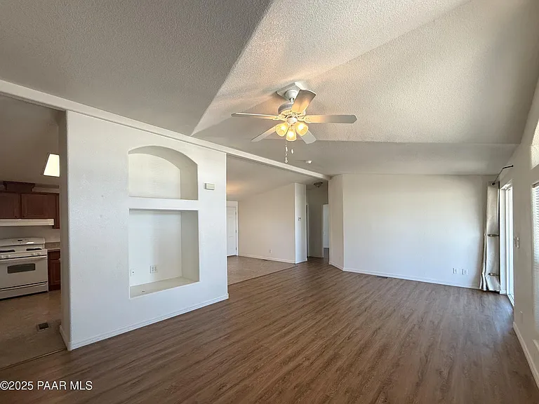 1116 Samantha St — Photo 14