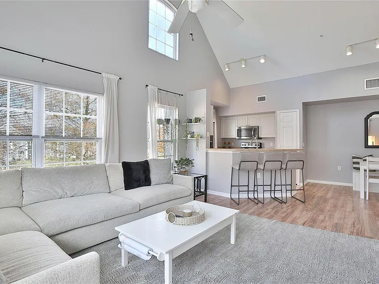 5570 Rosehill Rd #204 — Photo 4