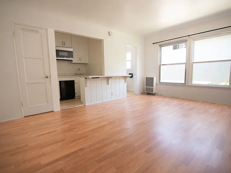 4754 Oakwood Ave #11 — Photo 2