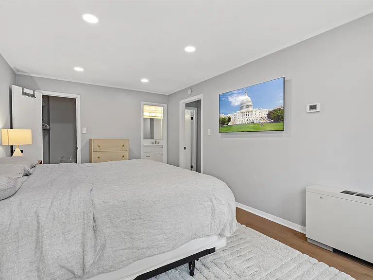 4545 Macarthur Blvd NW #107 — Photo 8