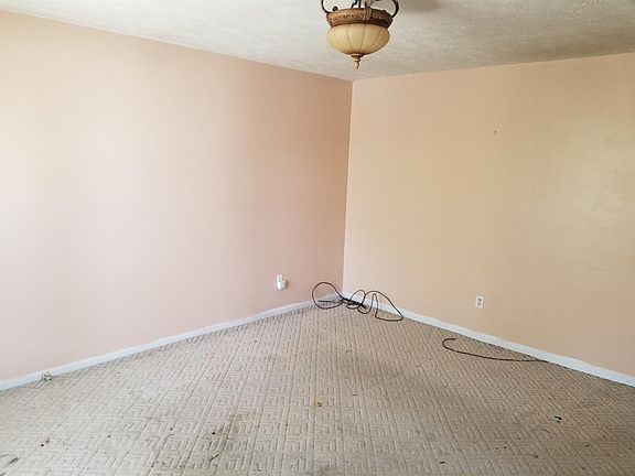 3rd image of 2686 Woodhill Dr