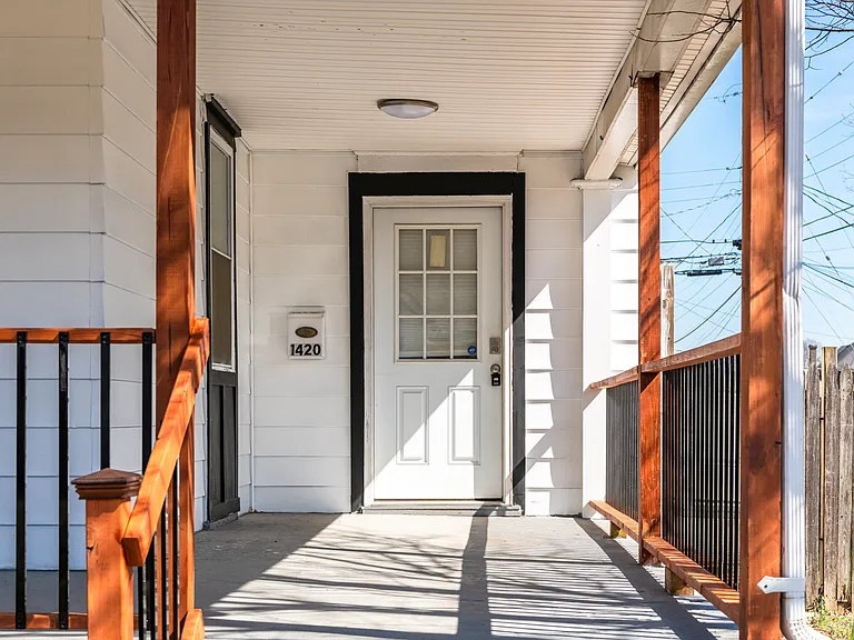 1420 Holly Ave — Photo 2