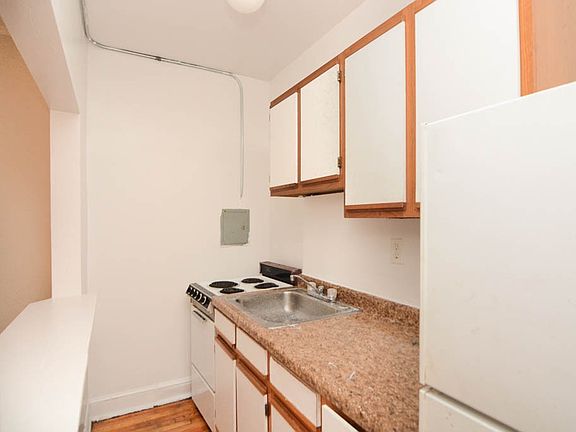 2nd image of 3345 N Marshfield Ave #904