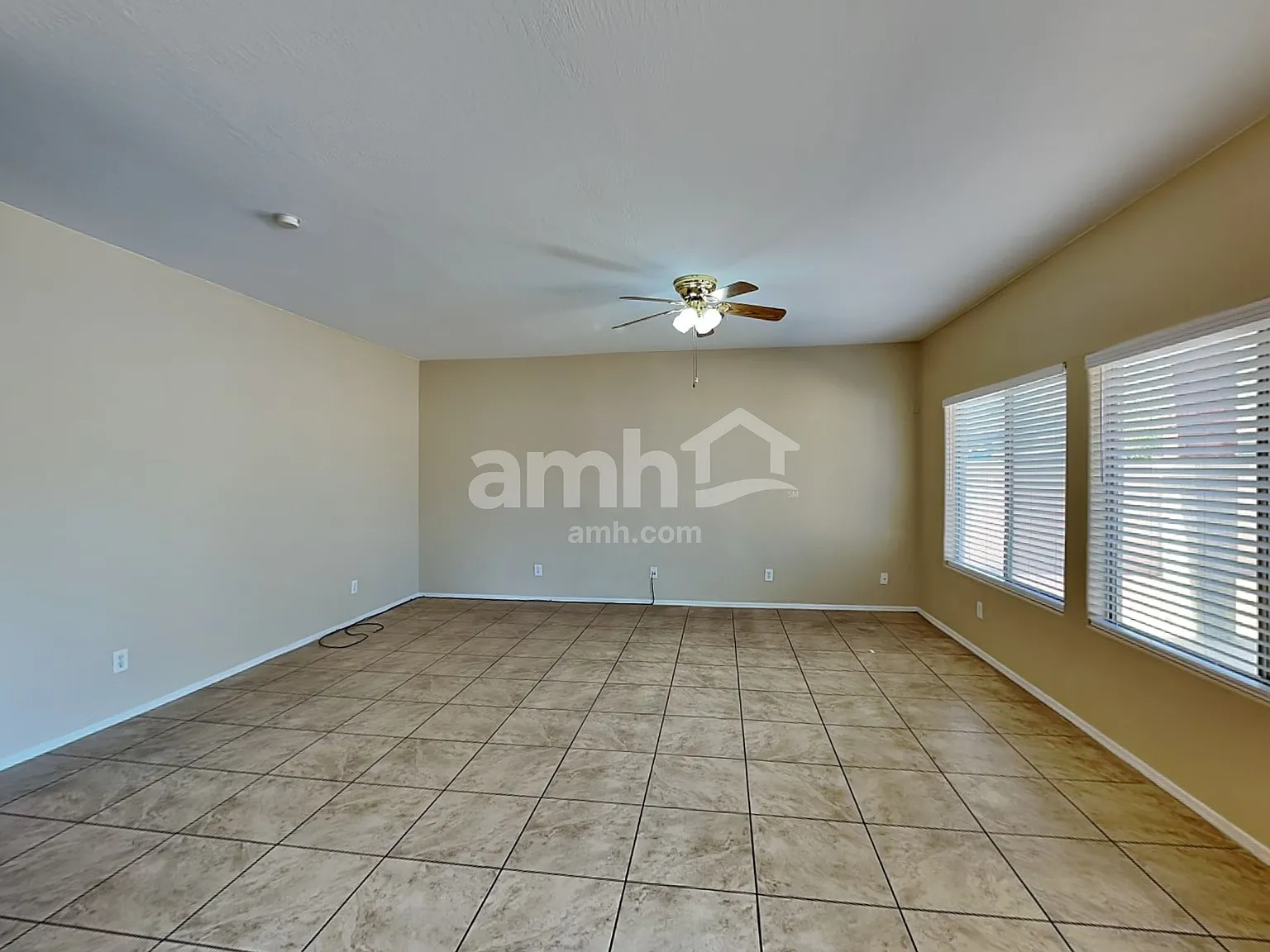 4 bed, 3.0 bath, 2508 sqft, $2,440 — Photo 4