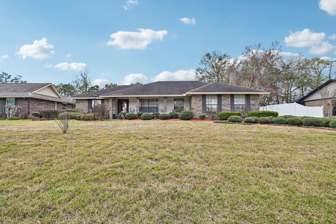 Circle Ridge Dr-S0503-001.jpg