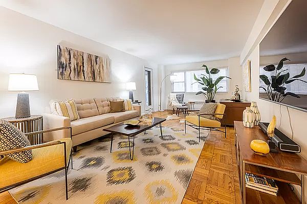 1st image of 40 E 9th St #L2