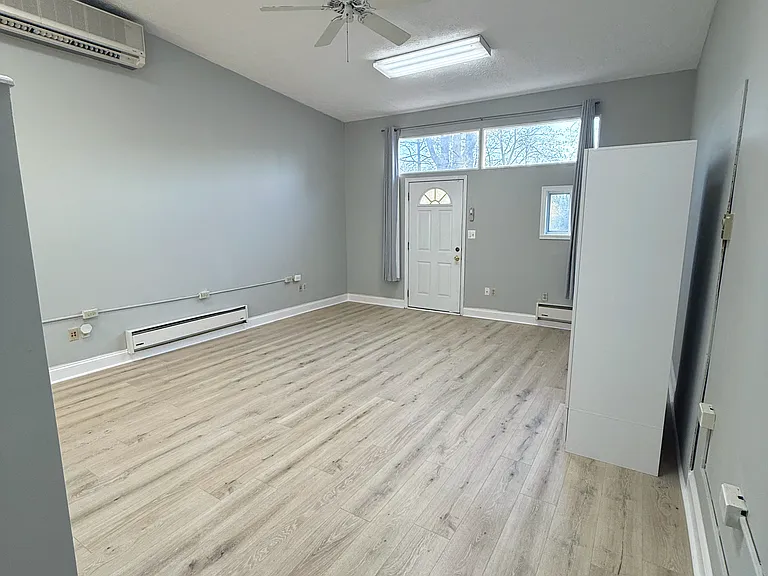 322 Main St #1R — Photo 2
