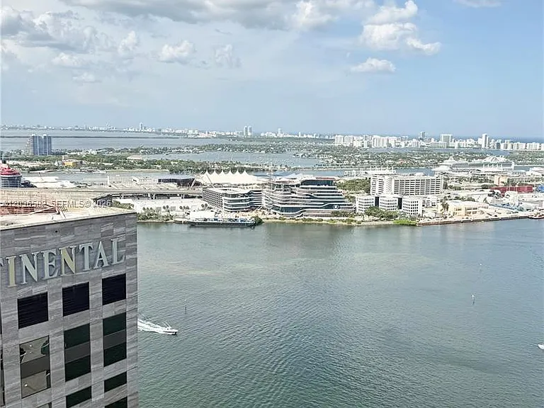 335 Biscayne Blvd #4200 — Photo 9