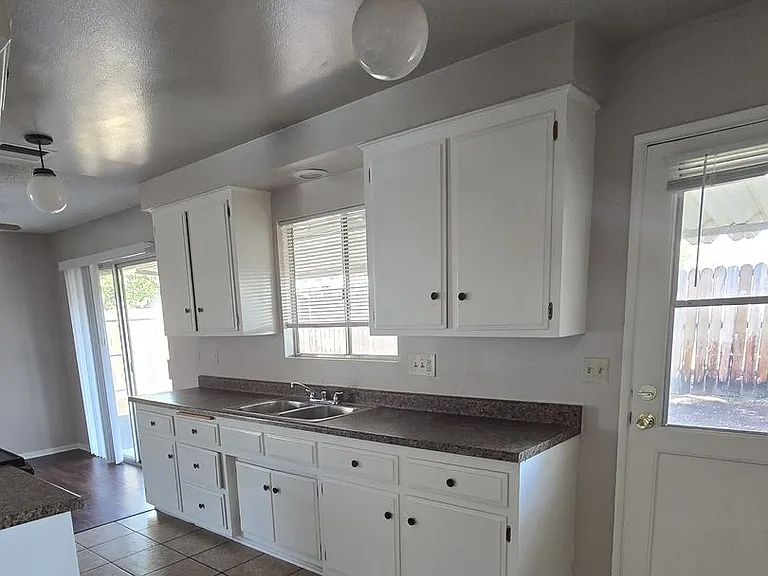 41893 & 41895 Briarwood Ave — Photo 6