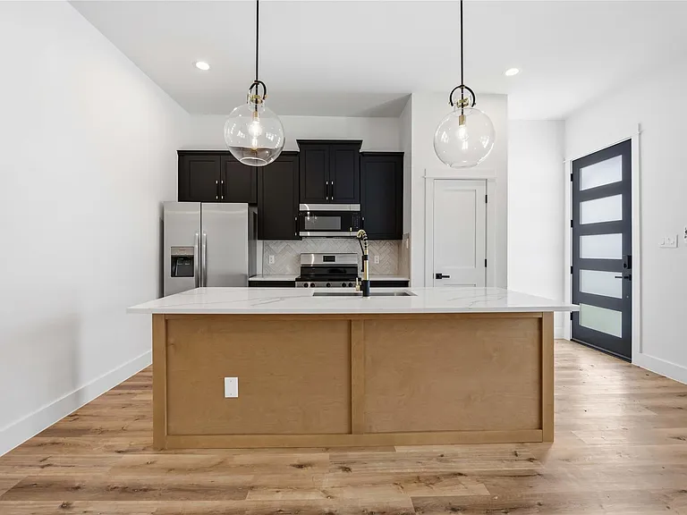 4027 Cork Dr — Photo 3