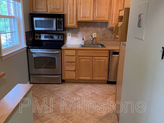 4th image of 749 Azalea Dr