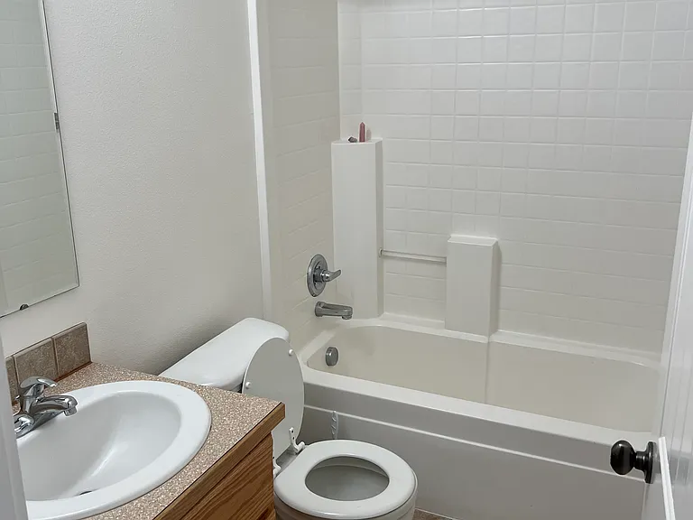 2125 S Amy Ave — Photo 12