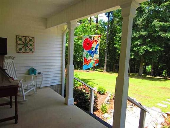 3rd image of 99 Lake Bluff Ln