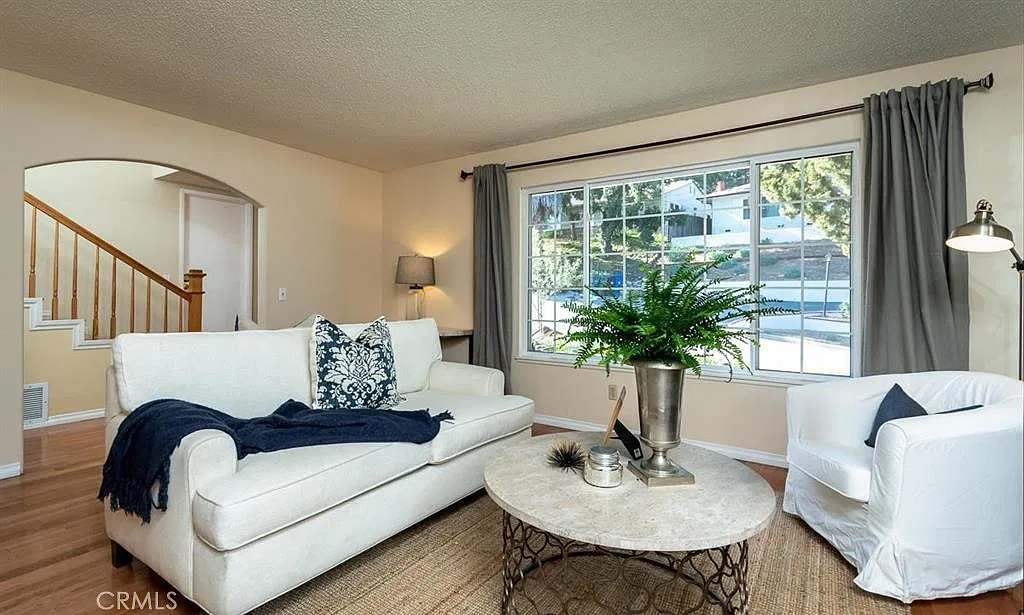3 bed, 1725 sqft, $5,900 — Photo 3