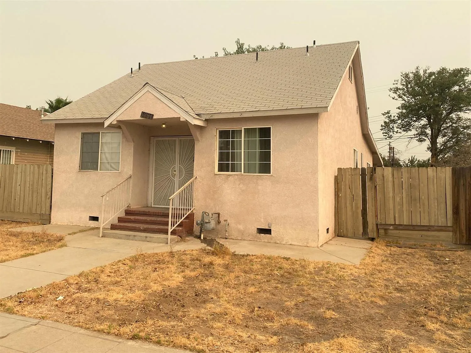 1901 E Clay Ave photo 1