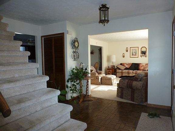 4th image of 70851 Saint Clairsville Cres