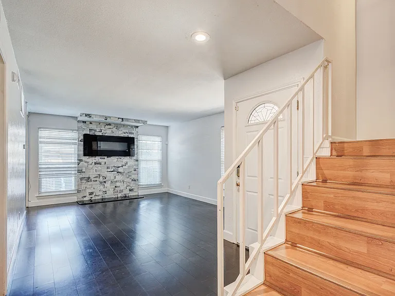 1714 Place One Ln — Photo 1
