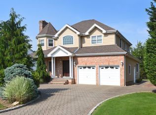 210 Saint Brigids Ln, Westbury, NY 11590