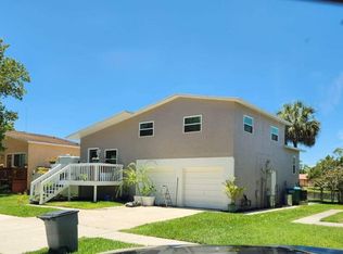 8690 Rue Chateaux Dr, Seminole, FL 33777