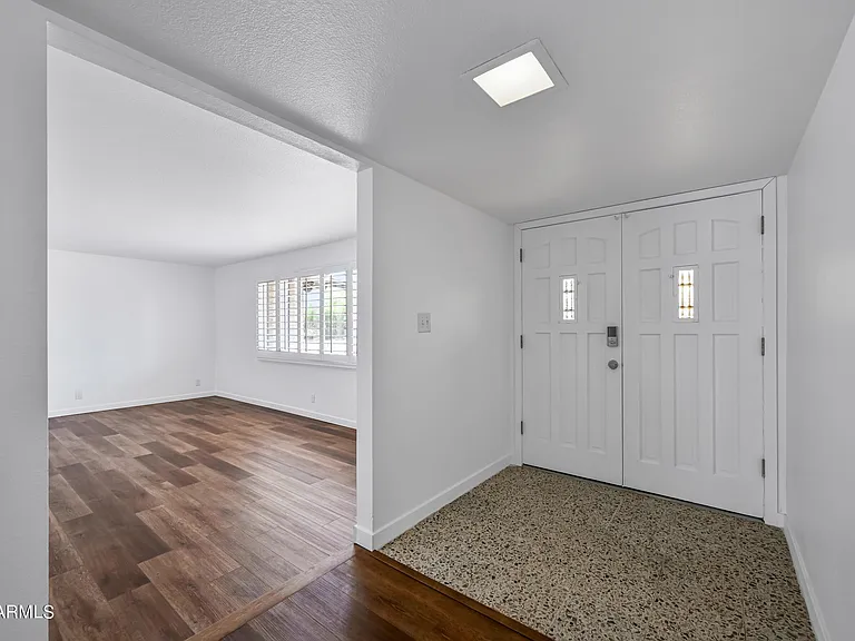 530 E Fairmont Dr — Photo 15