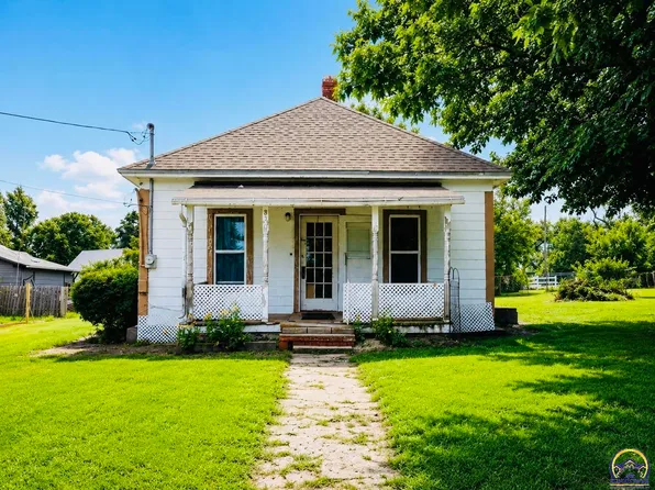 830 Locust St, Nortonville, KS 66060