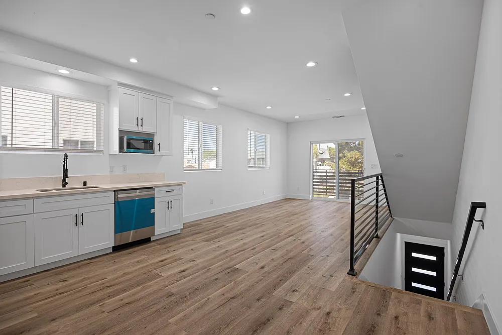 4 bed, 1630 sqft, $4,350 — Photo 3