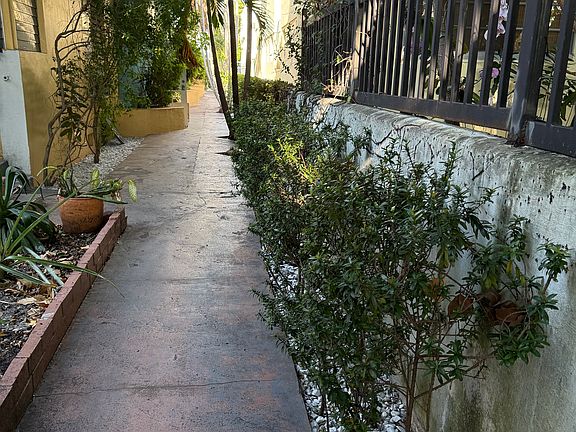 4th image of 1351 Meridian Ave APT 2