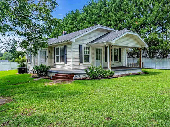 2 Bridge Rd, Taylors, SC 29687