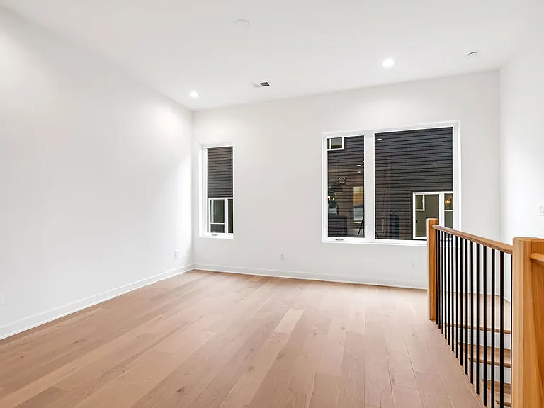 1261 John St — Photo 12