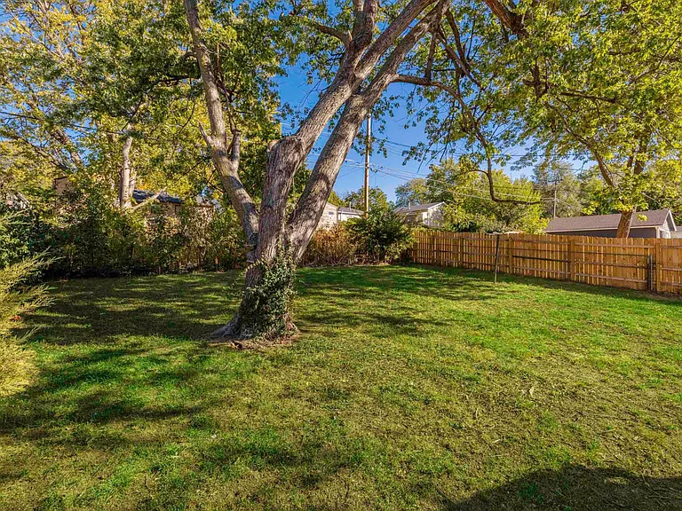 4010 Lewis Ave — Photo 26