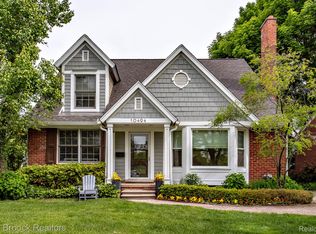 10494 Ludlow Ave, Huntington Woods, MI 48070