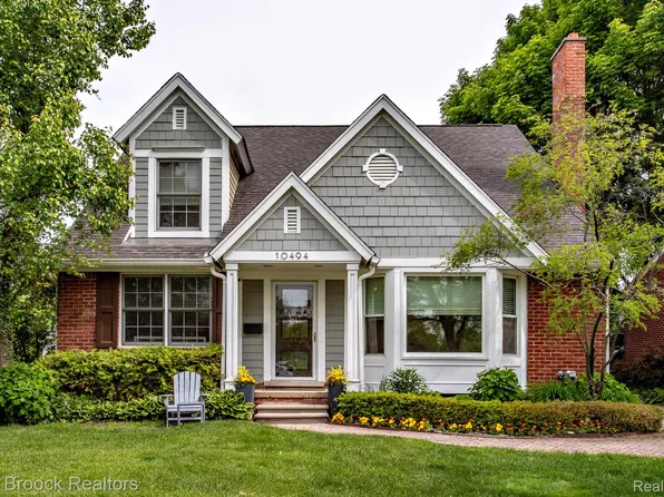 10494 Ludlow Ave, Huntington Woods, MI 48070