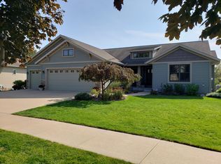810 Oak Timber Dr, Onalaska, WI 54650