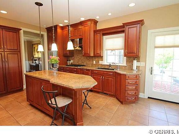 4th image of 39 Amber Hill Dr