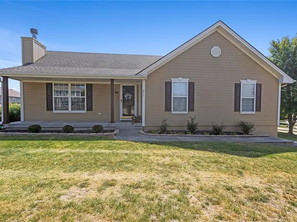 217 Hampton Dr, Smithville, MO 64089