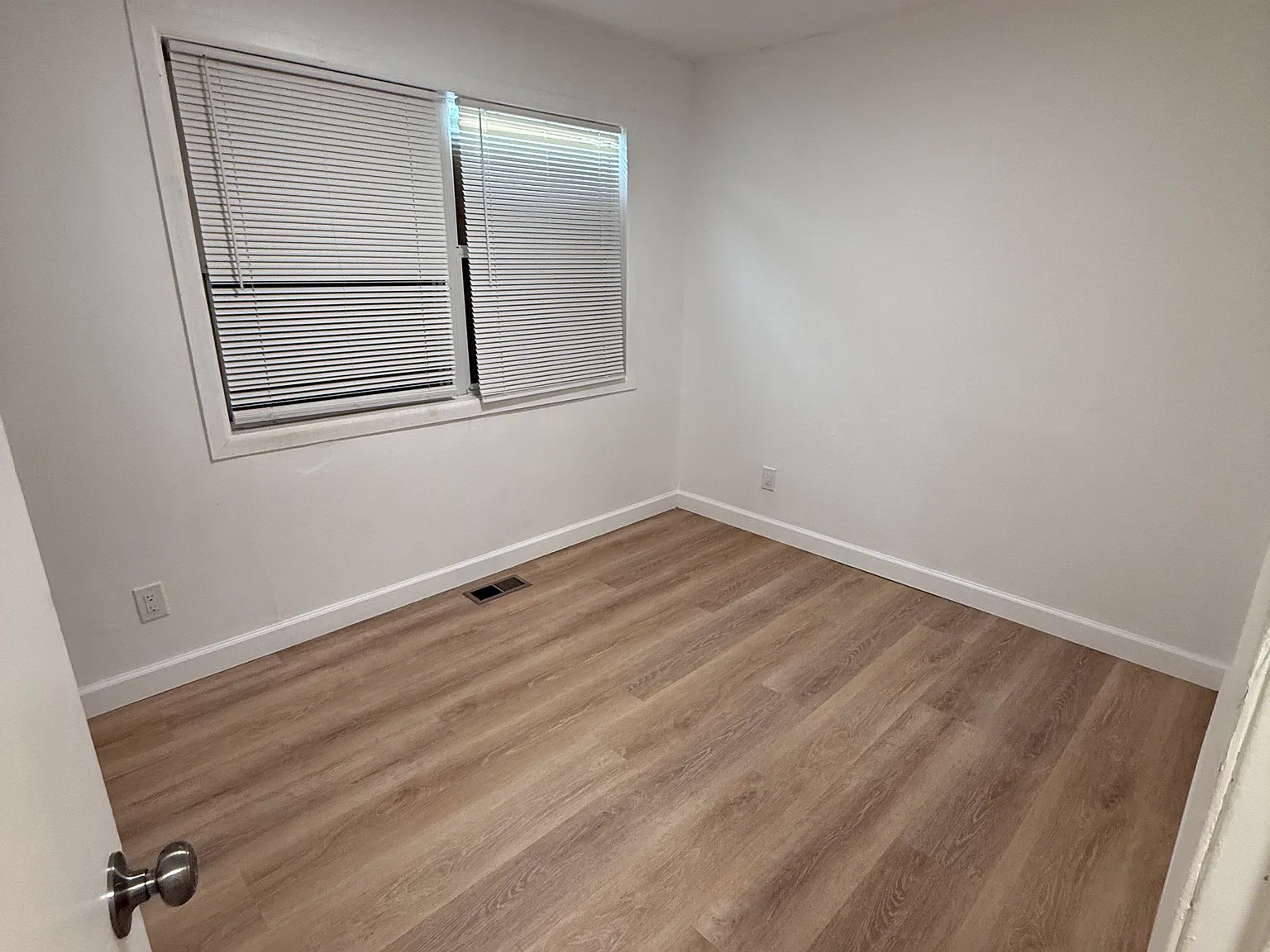 6 bed, 1450 sqft, $1,600 — Photo 4