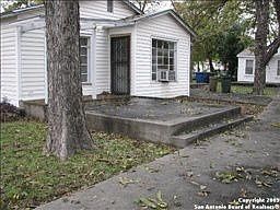 2nd image of 821 Saldana St