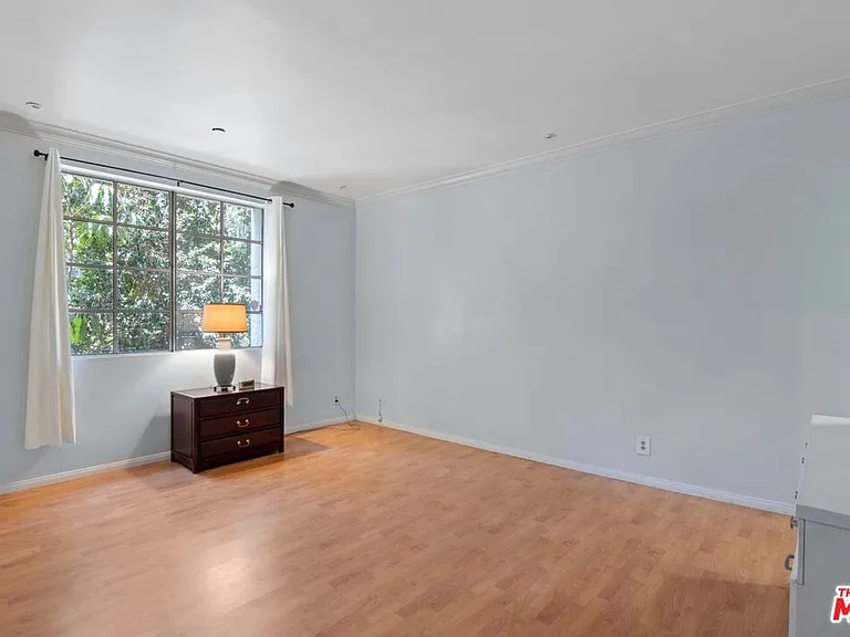 1375 Kelton Ave #108 — Photo 11