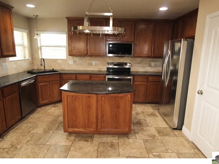 1128 Pheasant Cir — Photo 5
