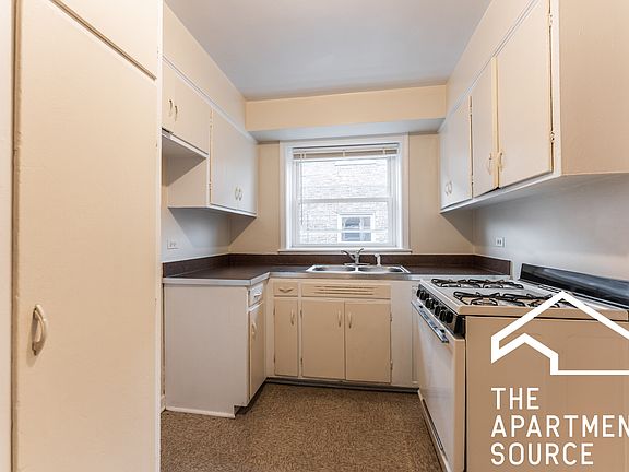 3rd image of 2723 W Berwyn Ave #2