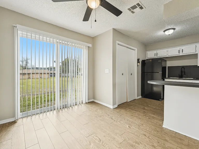 6009 Short St — Photo 36