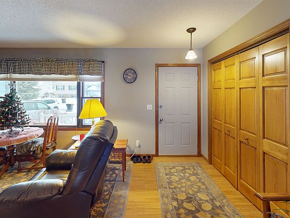 5th image of 909 Farmer Ave