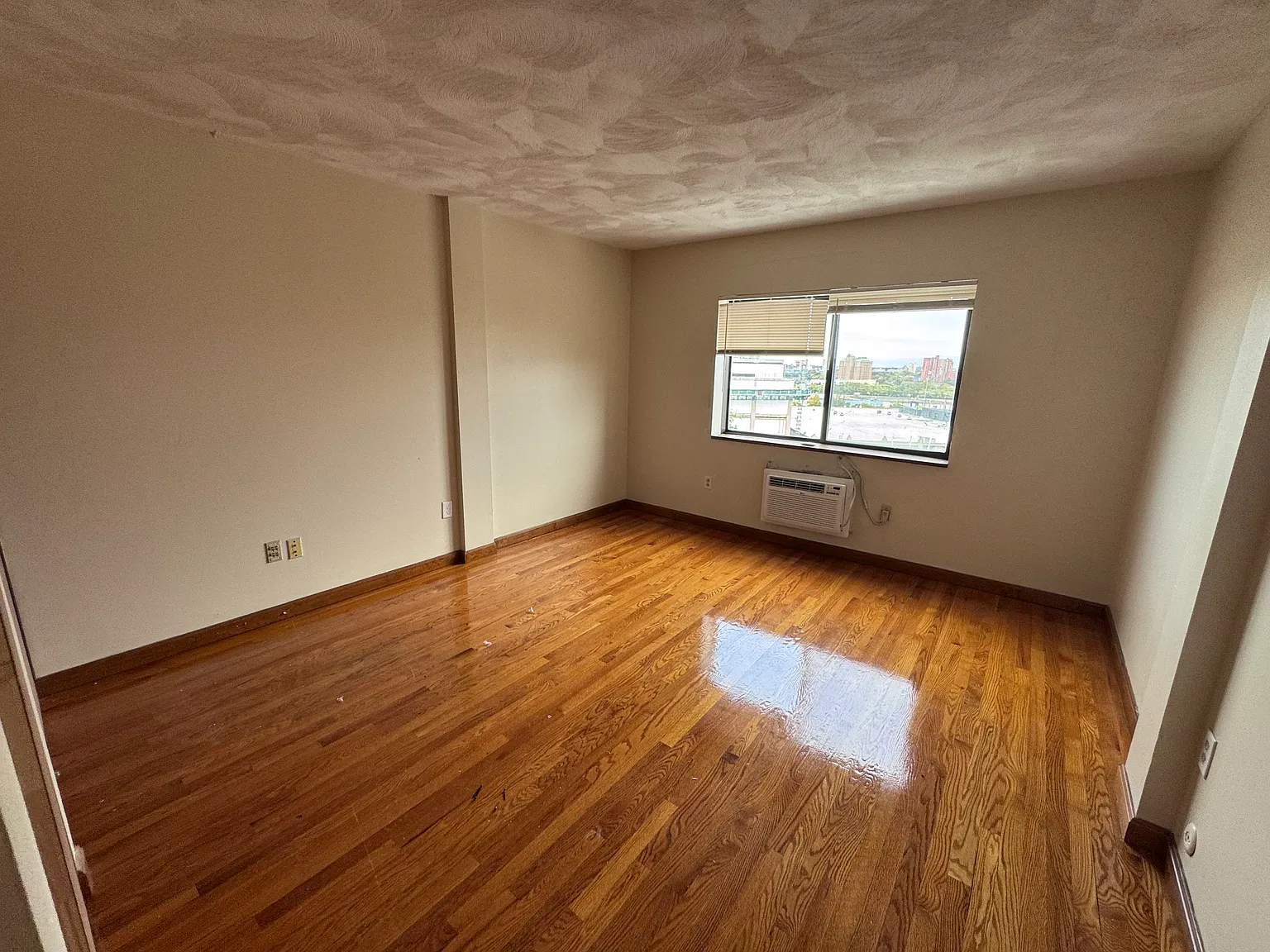 1148 Commonwealth Ave — Photo 4