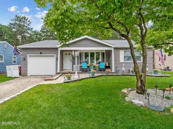 21 Zeeland Drive, Toms River, NJ 08757