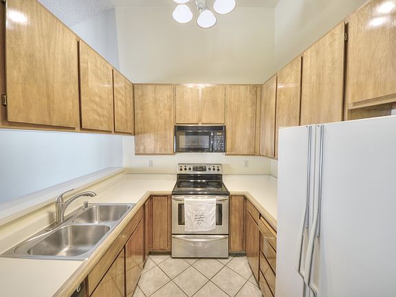 5th image of 190 Sunwood Meadows Pl