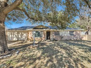 608 Lewis Dr, Hurst, TX 76054