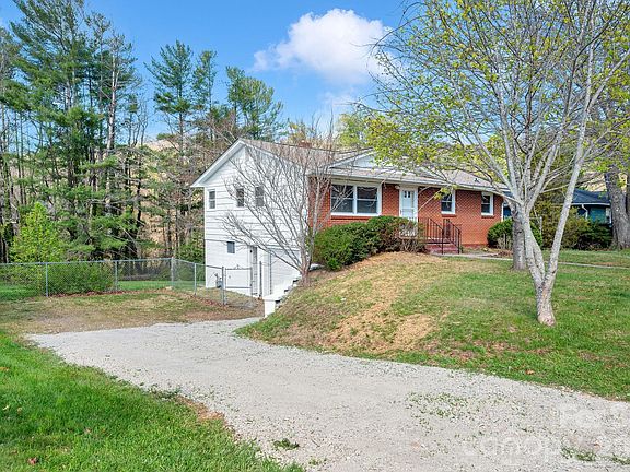 2nd image of 8 N Pershing Rd