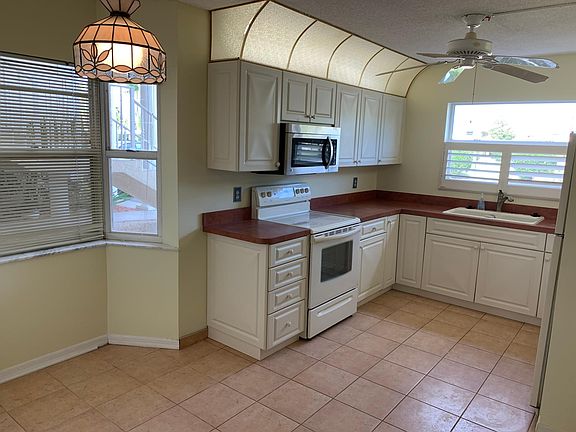 2nd image of 457 Grove Isle Cir #457