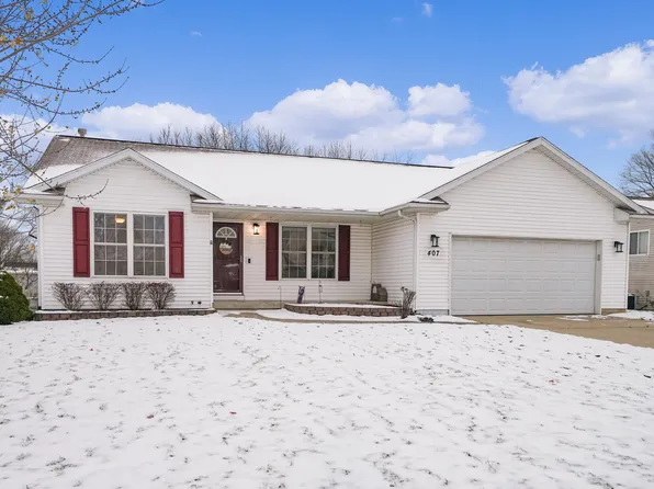 407 Summer Cir SE, Grand Rapids, MI 49548